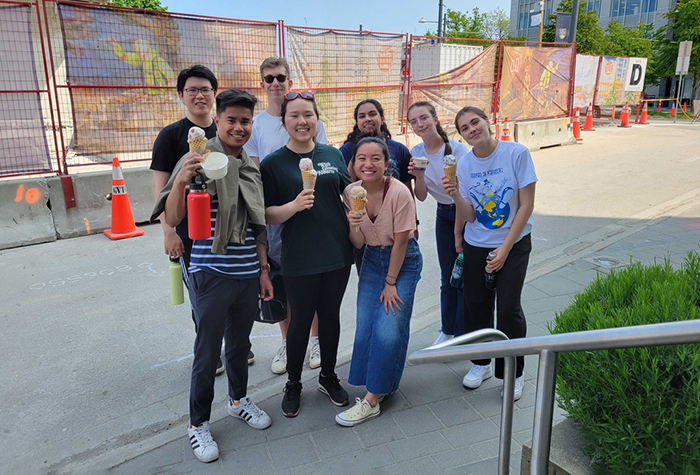 Goksu with her Zandstra team having ice-cream