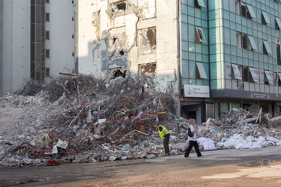 View of collapsed buildings in Iskenderun