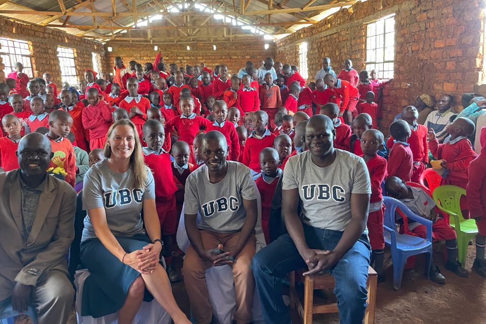 Drs. Paul Onkundi Nyangaresi and Sara Beck pose with a school in Kenya.