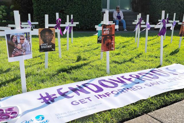 White crosses adorned with purple ribbon outside White Rock City Hall mark International Overdose Awareness Day in 2020. (Nick Greenizan file photo)
