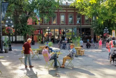Pop-up plaza