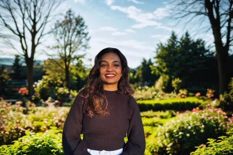 Madhini Vigneswaran Headshot