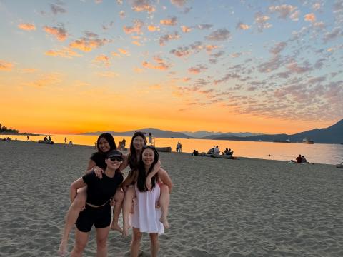 UBC Nursing Alumni Gather for a Picnic & Sunset at Locarno Beach!