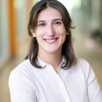 holly caggiano headshot